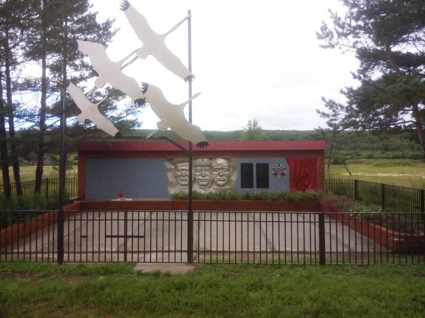 ​В Чернышевском районе Забайкалья в рамках Народной программы отреставрирован памятник воинам ВОВ 